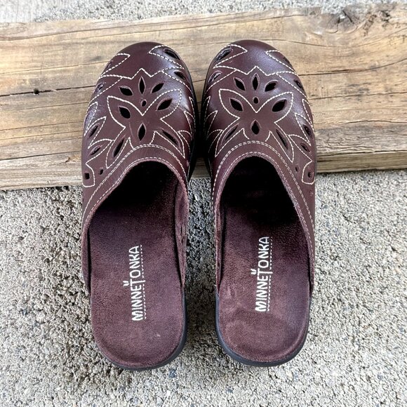 MINNETONKA WOMEN'S BROWN LEATHER SLIP-ON MULES SIZE 5 SHOES - Picture 11 of 14